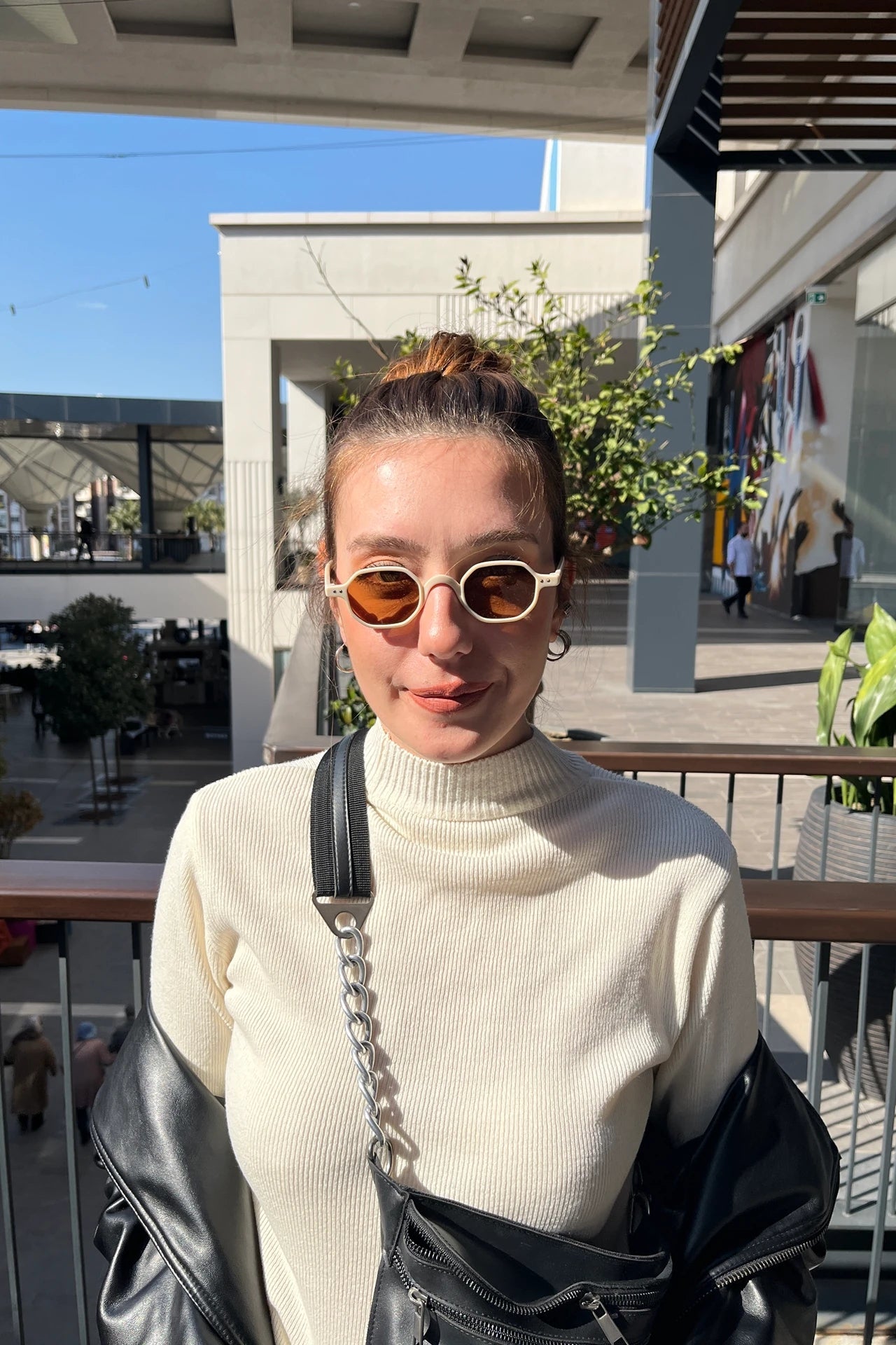 Yaneles Güneş Gözlüğü